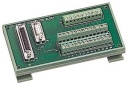Terminal zaciskowy z jednym 9-pinowym zczem D-sub i jednym 25-pinowym zczem D-sub. Montowanie na szynie DIN.